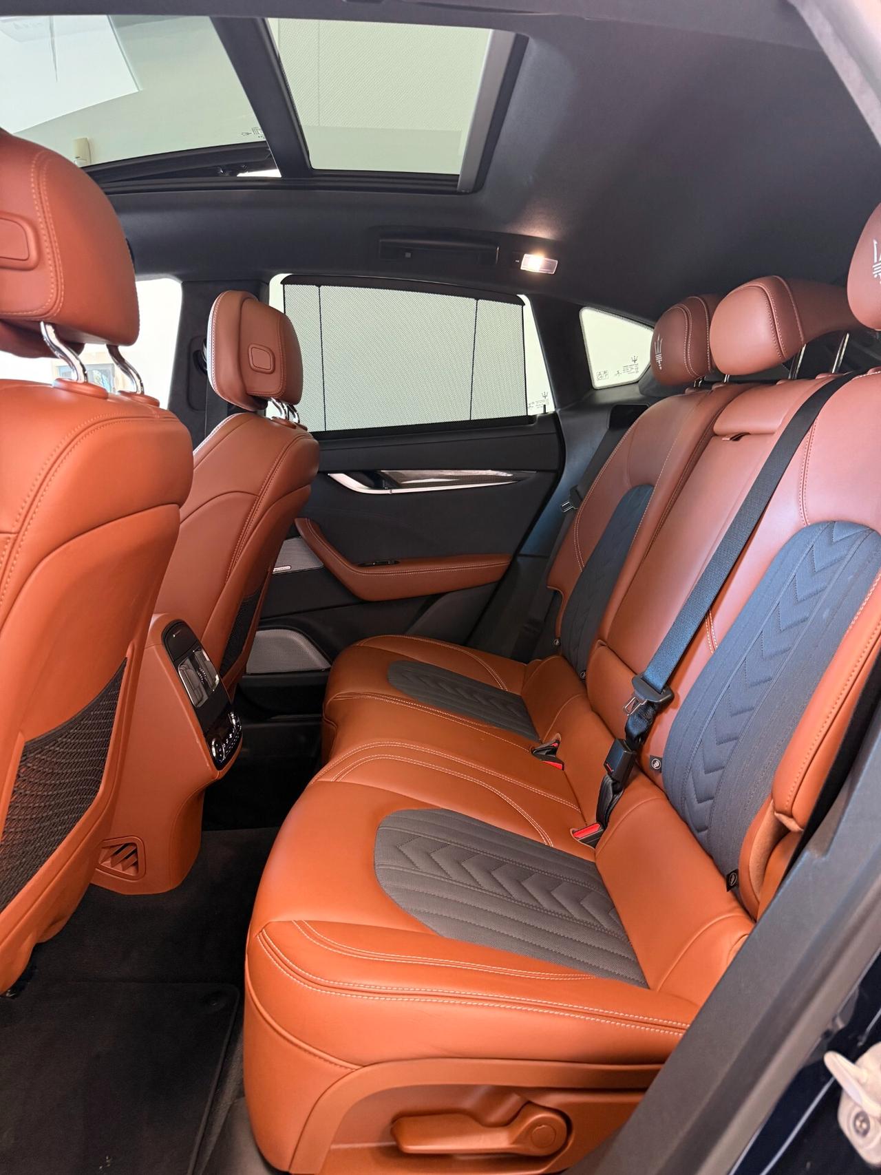 Maserati Levante 3.0 V6 Granlusso 250cv auto TETTO APRIBILE,APPLE CARPLAY,TELECAMERA,NAVIGATORE,PELLE