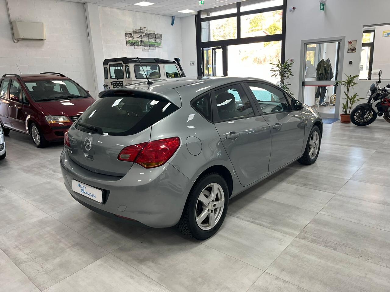 Opel Astra 5p 1.4 100cv