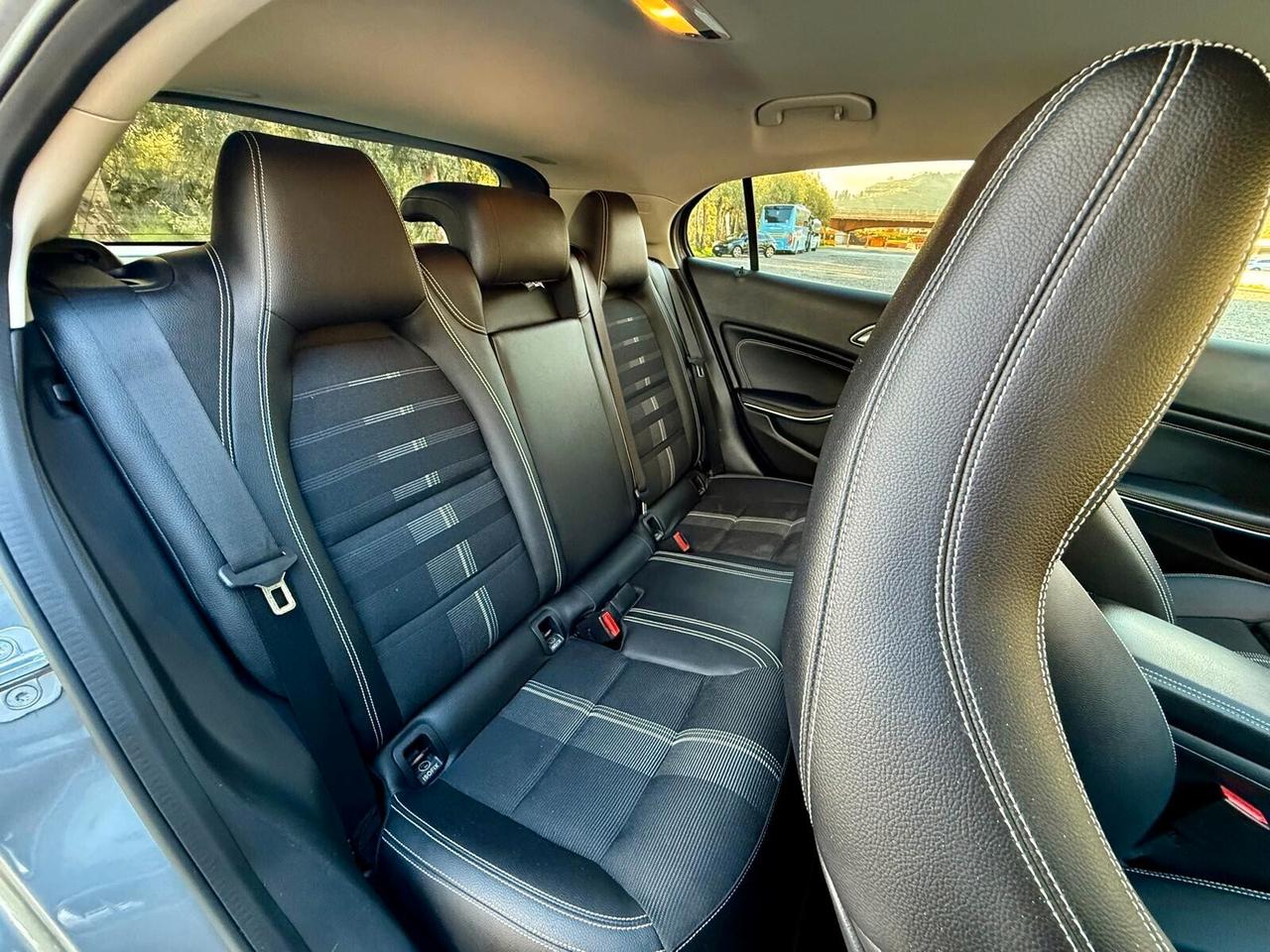 MERCEDES- BENZ GLA 200 D AUTOMATIC SPORT