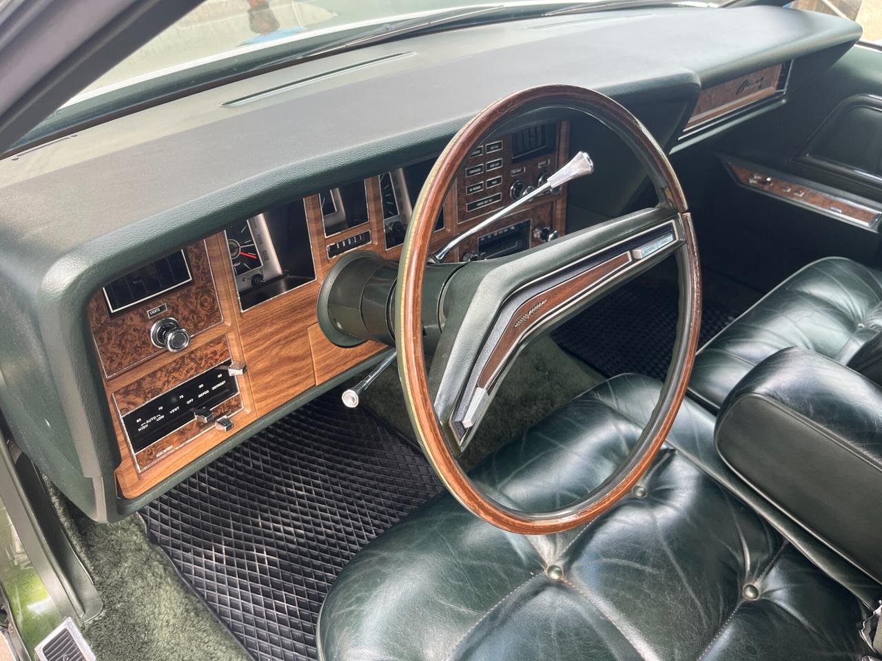 Lincoln Continental Mark IV