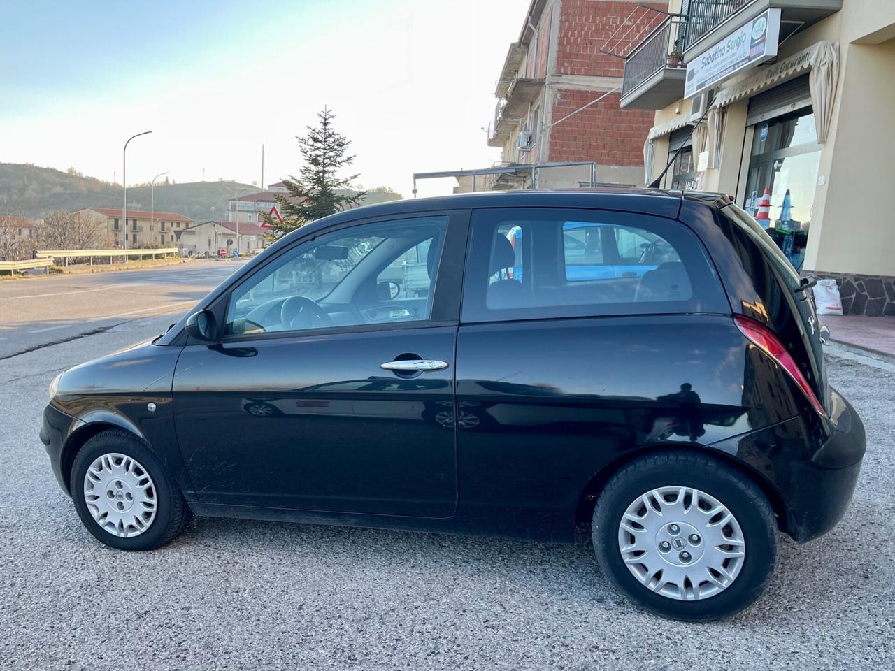 Lancia Ypsilon 1.2 69cv benzina - NEOPATENTATI