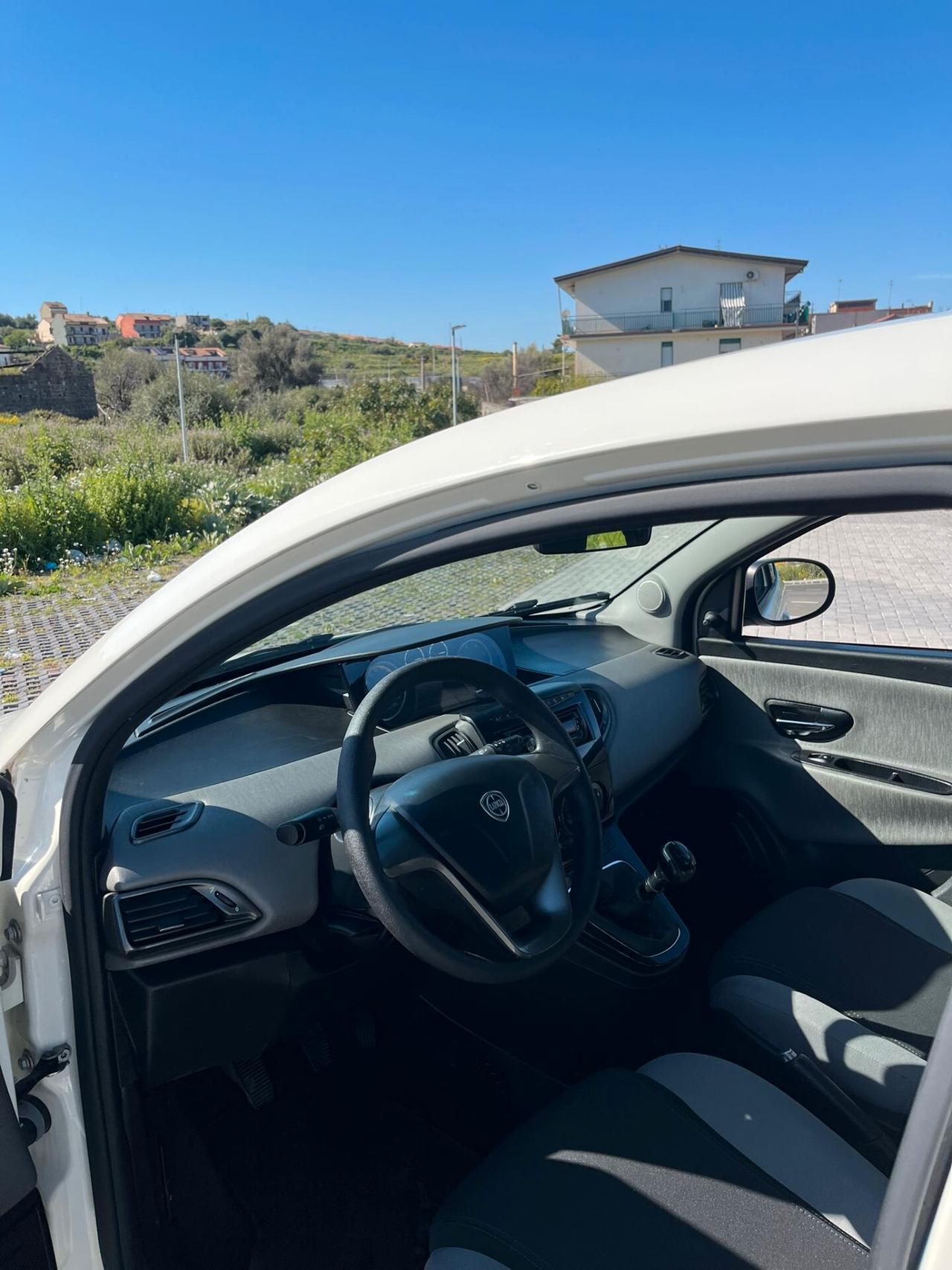 Lancia Ypsilon 1.3MLJT COME NUOVA CHIAMA 2013