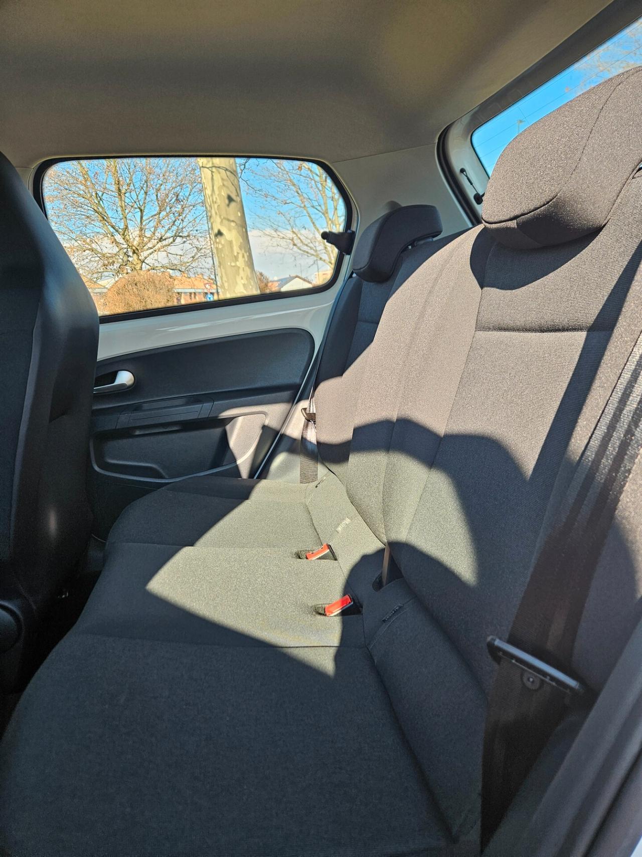 Volkswagen up! 1.0 5p. take SOLO 47.000 KM