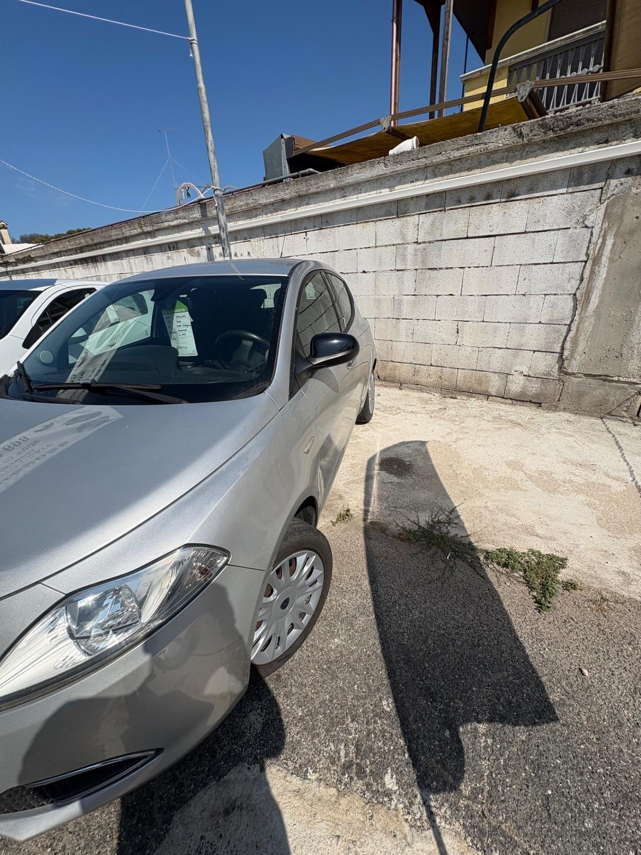 Lancia Ypsilon 1.2 69 CV 5 porte Gold