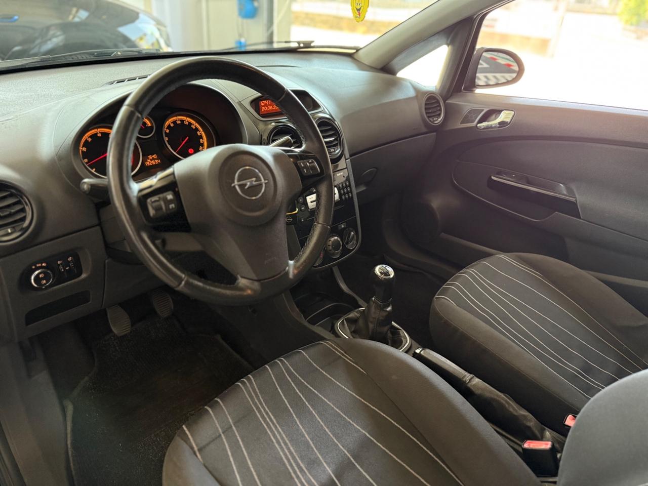 Opel Corsa 1.2 3 porte OK NEOPATENTATI