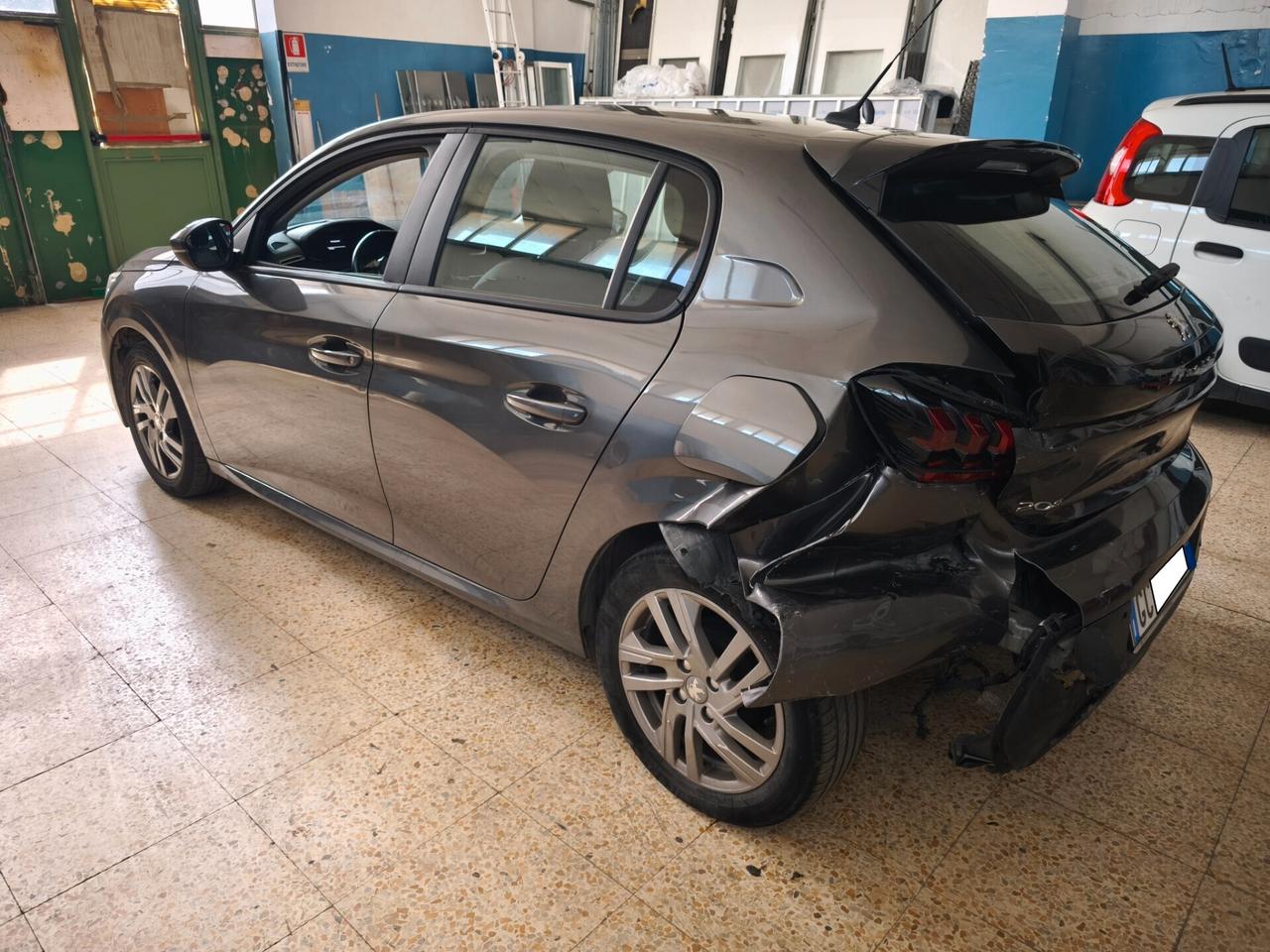 Peugeot 208 PURE TECH INCIDENTATA