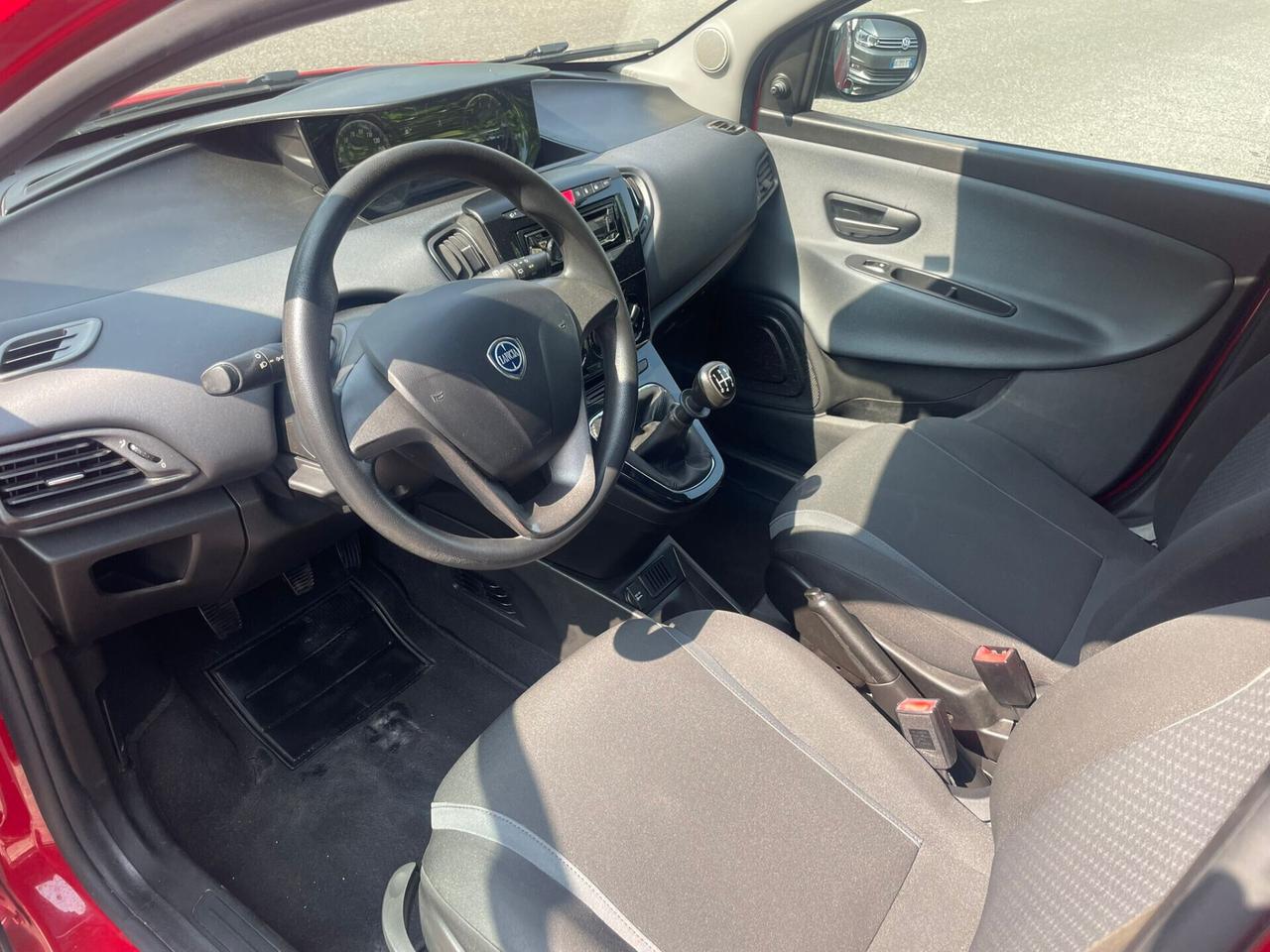 Lancia Ypsilon 1.2 69 CV 5 porte GPL Ecochic Silver