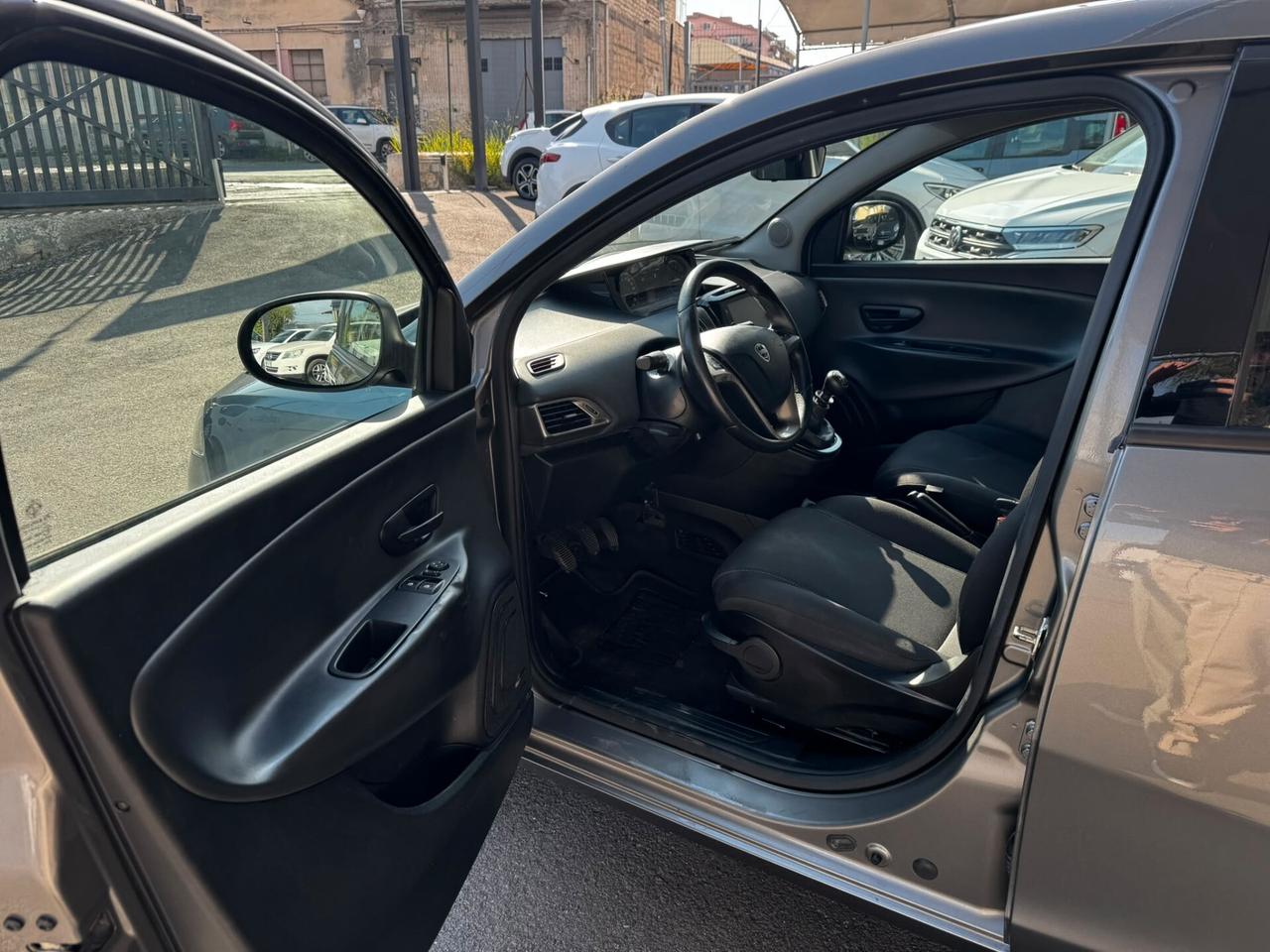 Lancia Ypsilon 1.0 FireFly 5 porte S&S Hybrid Gold