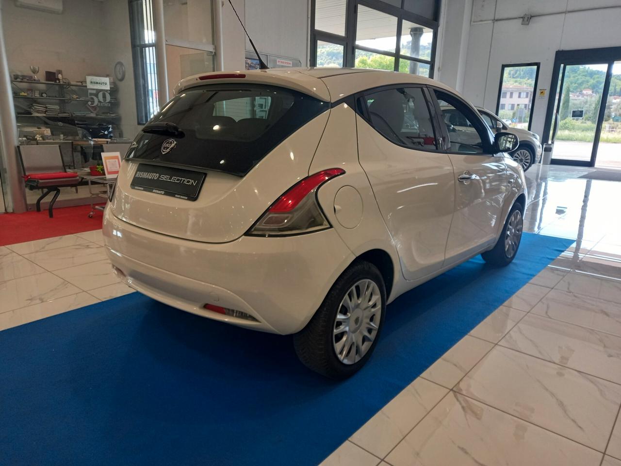 Lancia Ypsilon 1.2 69 CV 5 porte Silver