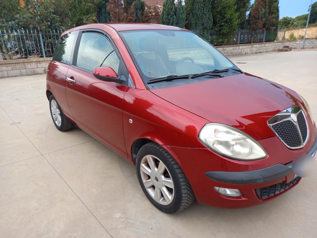 Lancia Ypsilon 1.4 16V Argento