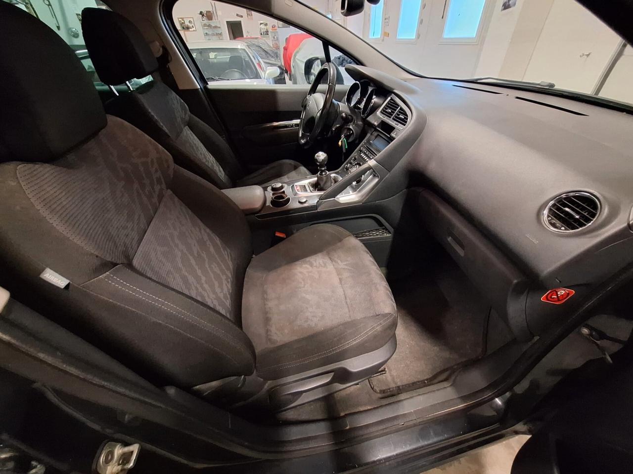 Peugeot 3008 1.6 e-HDi 112CV cambio robotizzato S.&S. Business