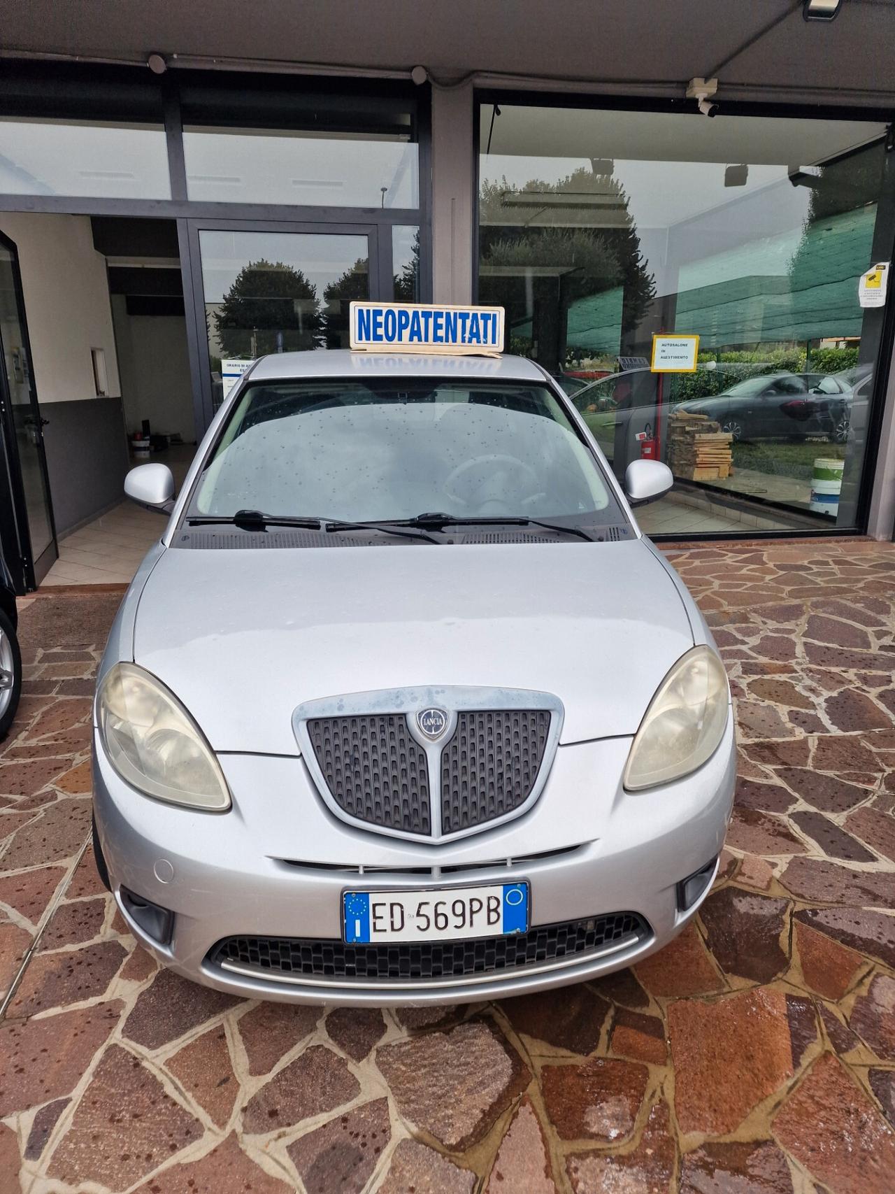 Lancia Ypsilon 1.2 Versus PER NEOPATENTATI