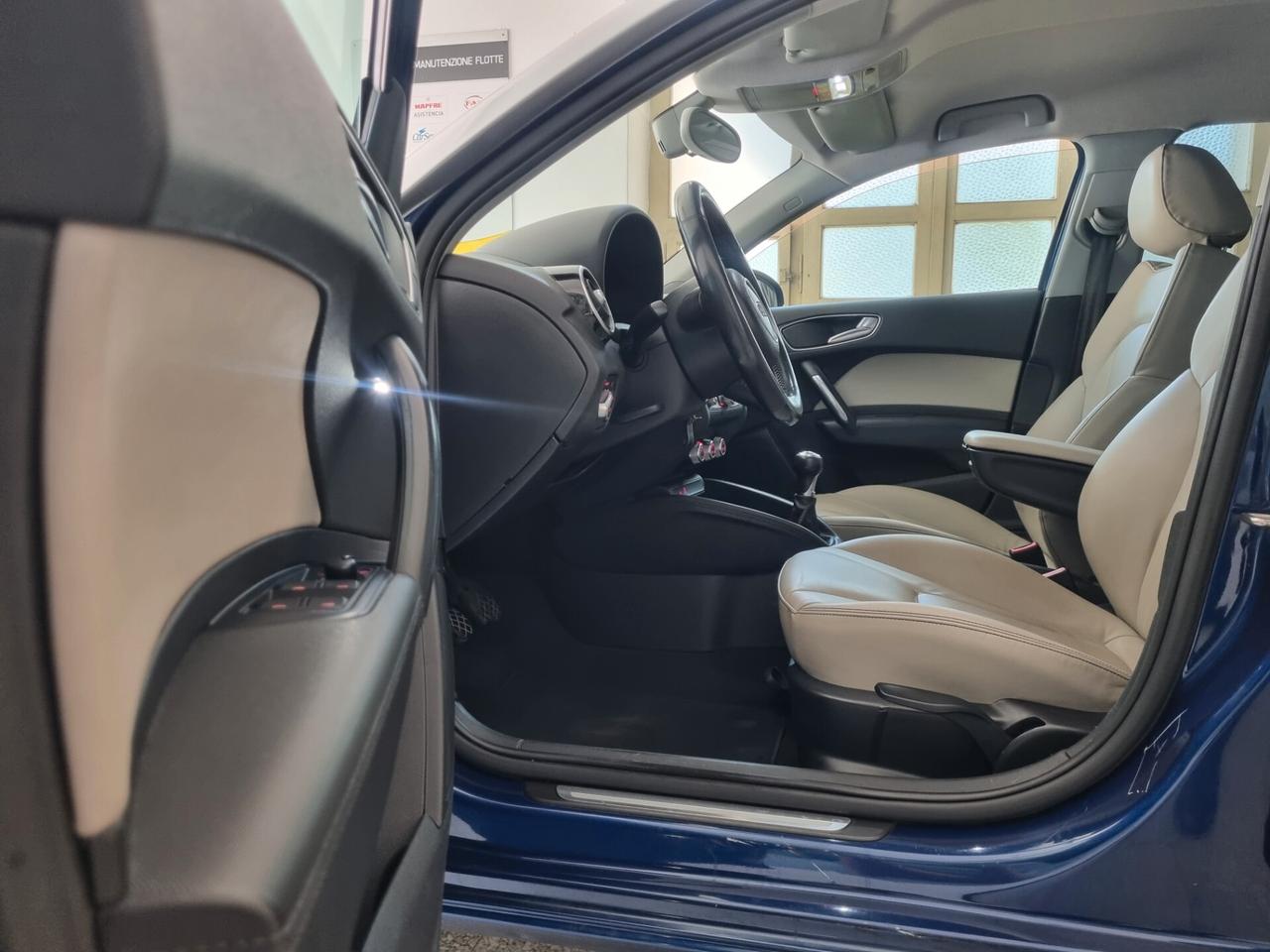 Audi A1 SPB 1.6 TDI 105 CV Ambition, PELLE, BI-XENON, NAVI