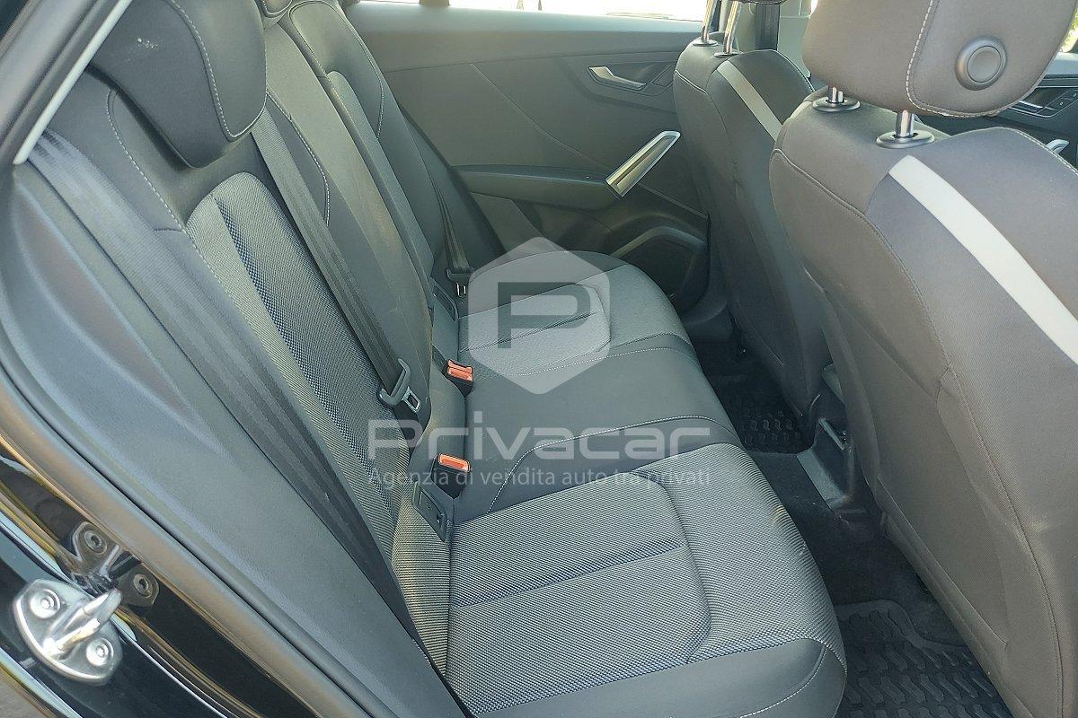AUDI Q2 30 TDI S tronic Identity Black