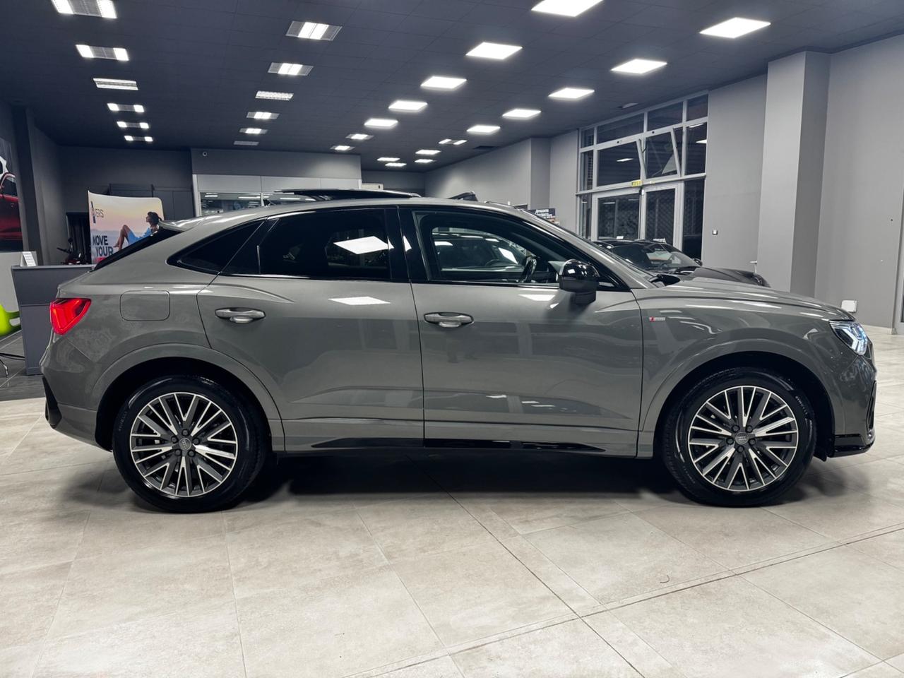 AUDI Q3 SBACK 2.0 TDI SLINE EDITION + TETTO APRIBILE