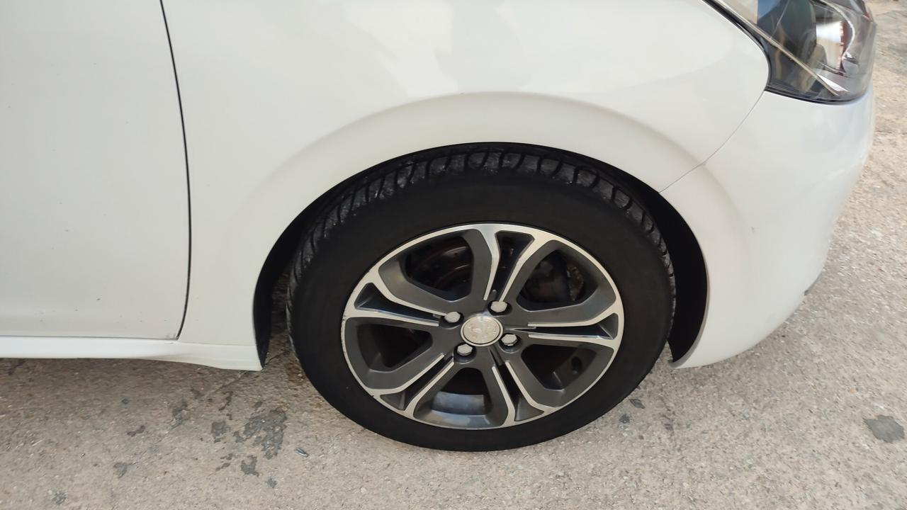 Peugeot 208 1.4 HDI TETTO PANORAMICO