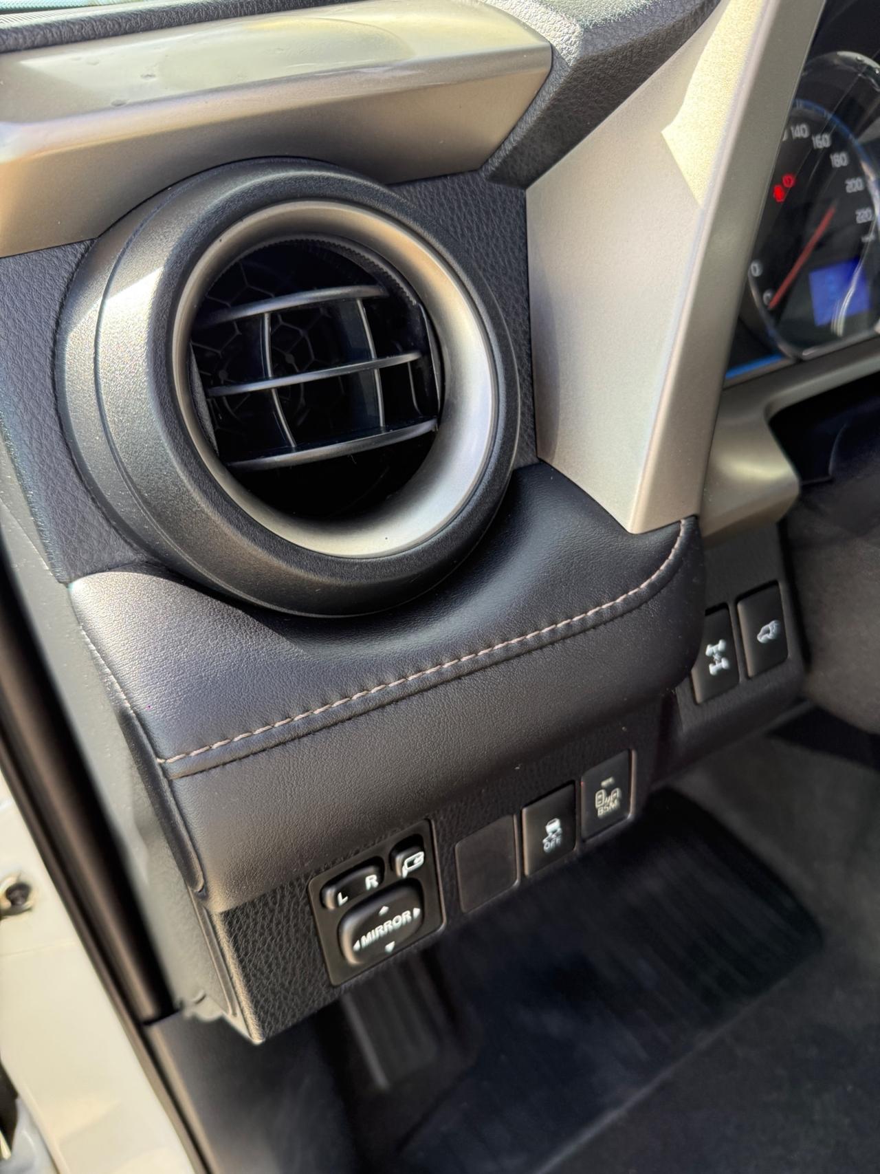 Toyota RAV 4 RAV4 2.0 D-4D 4WD Style White Ed. ADAS