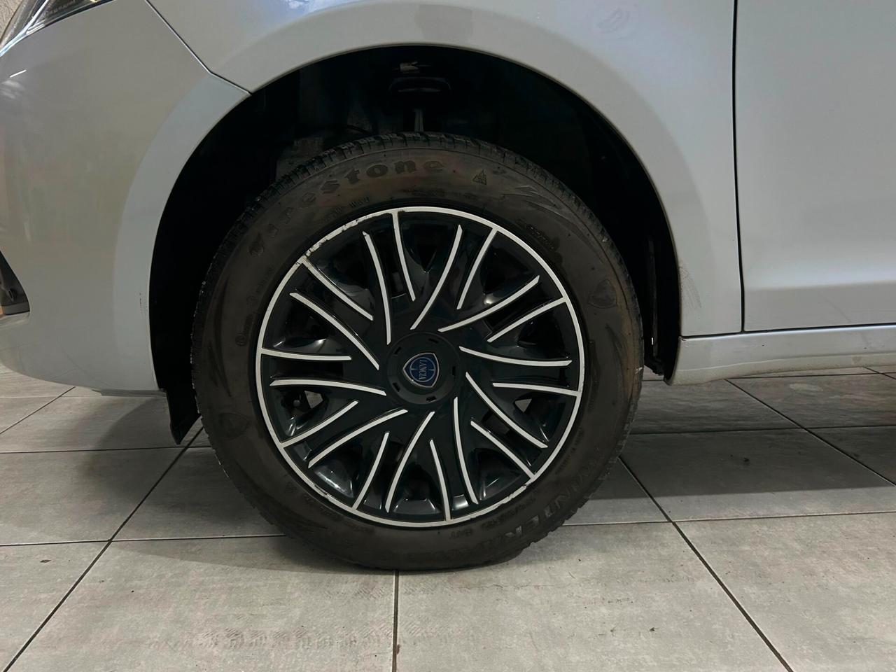 Lancia Ypsilon 0.9 TwinAir 5 porte Metano Ecochic Gold
