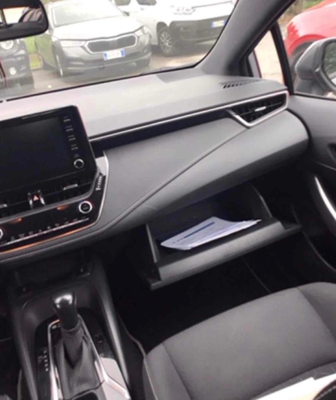 Toyota Corolla Touring Sports 1.8 Hybrid Business Tech