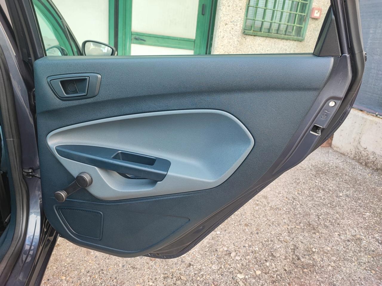 Ford Fiesta 1.2 BENZINA NEOPATENTATI 5 PORTE 2009