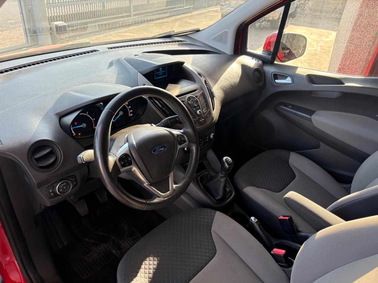 Ford Tourneo Courier 1.5 TDCI 75 CV Titanium