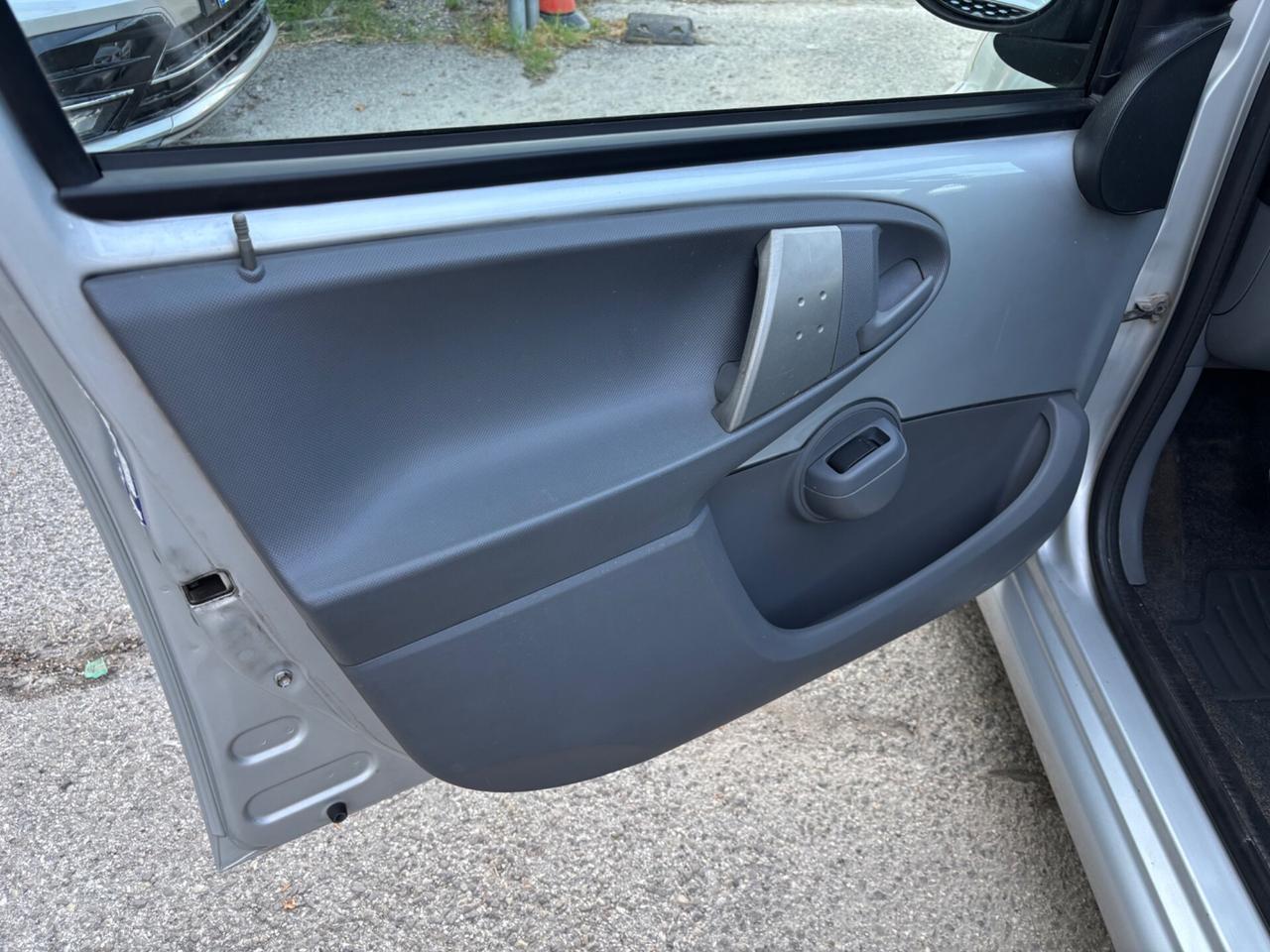 Toyota Aygo 1.4 DIESEL 5 porte Sol OK NEOPATENTATI
