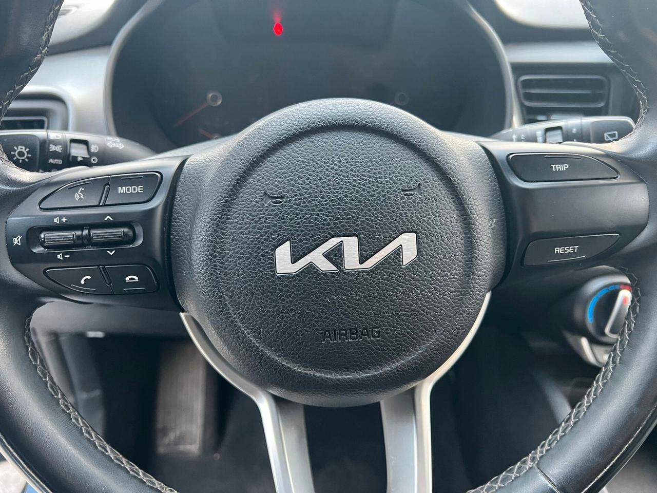 Kia Stonic 1.2 DPI Urban * 36.000 KM