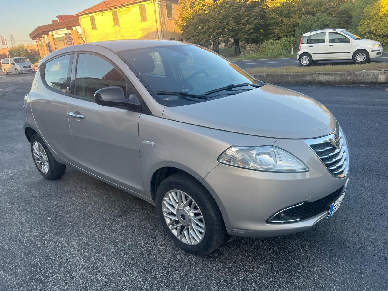 Lancia Ypsilon 0.9 TwinAir 85 CV 5 porte Metano Ecochic Gold
