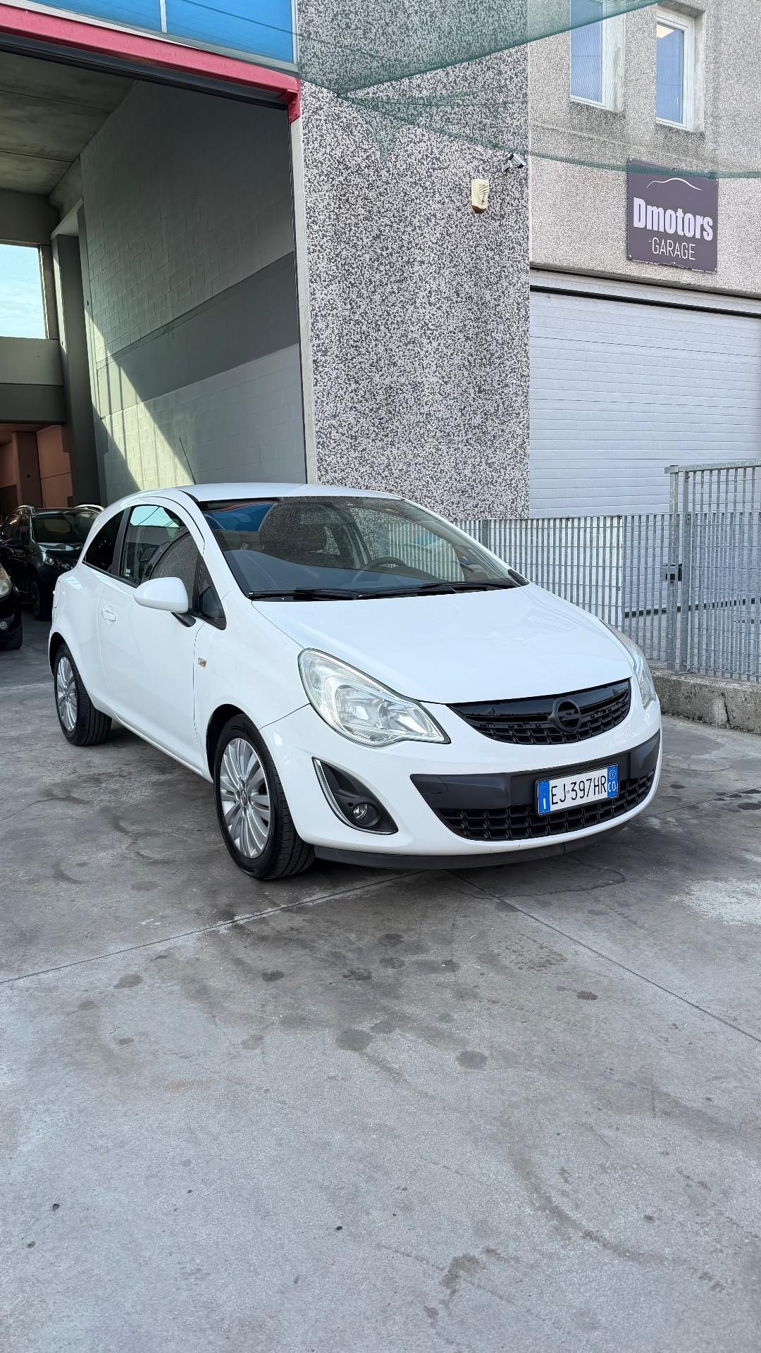 Opel Corsa 1.2 3 porte Club