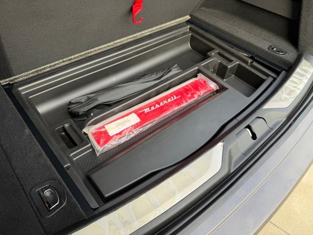 MASERATI Levante MY22 GRANSPORT+TETTO+BLACK PACK+PINZE GIALLE