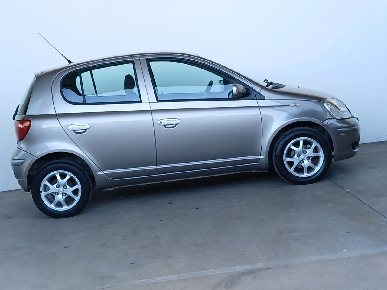 Toyota Yaris VVTi Linea Sol