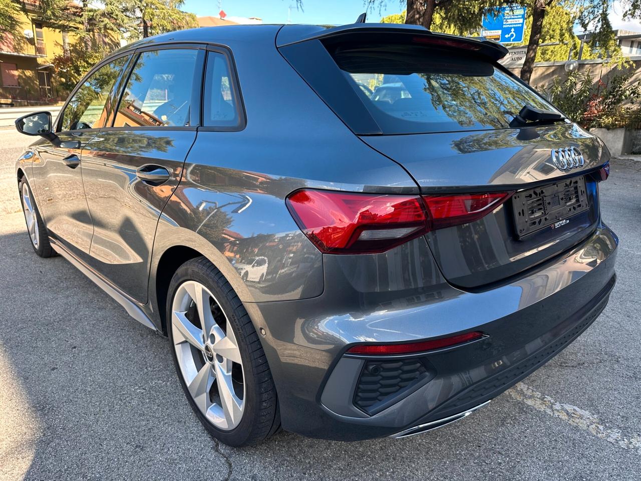 Audi A3 Sportback 30 TDI S tronic S Line / PANORAMA / R18 / VIRTUAL NAVI