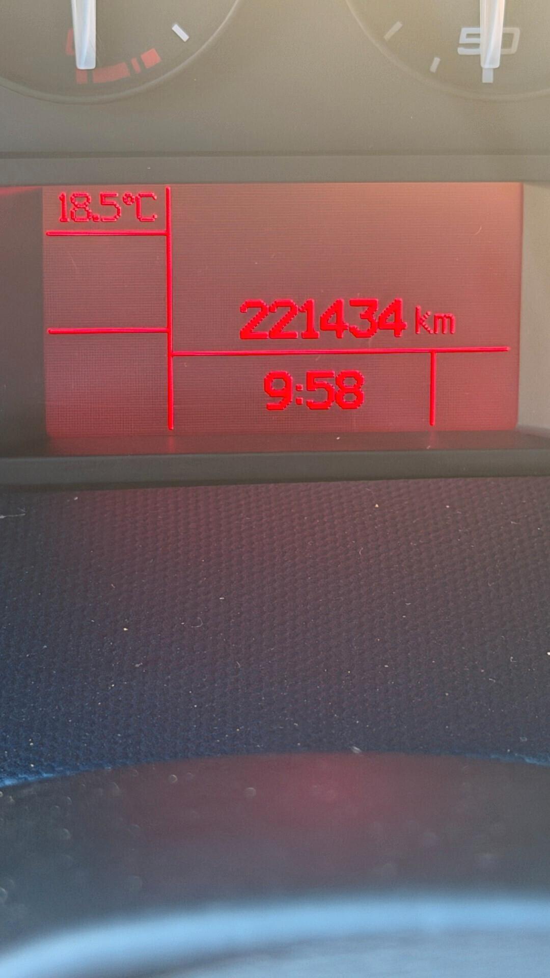 Iveco Daily CAMBIOAUTO MATICO 35S14 2.3 HPT PLM Cabinato