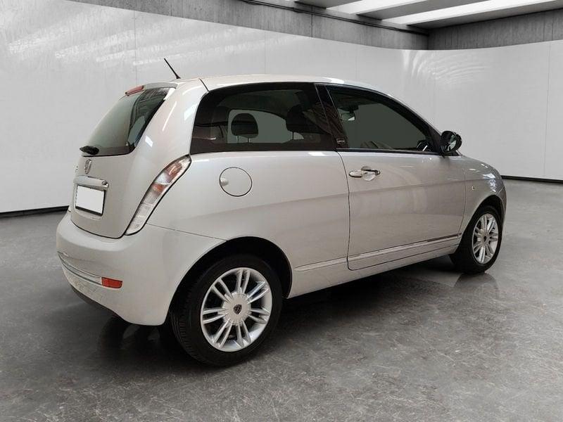 Lancia Ypsilon 1.2 8v Unyca