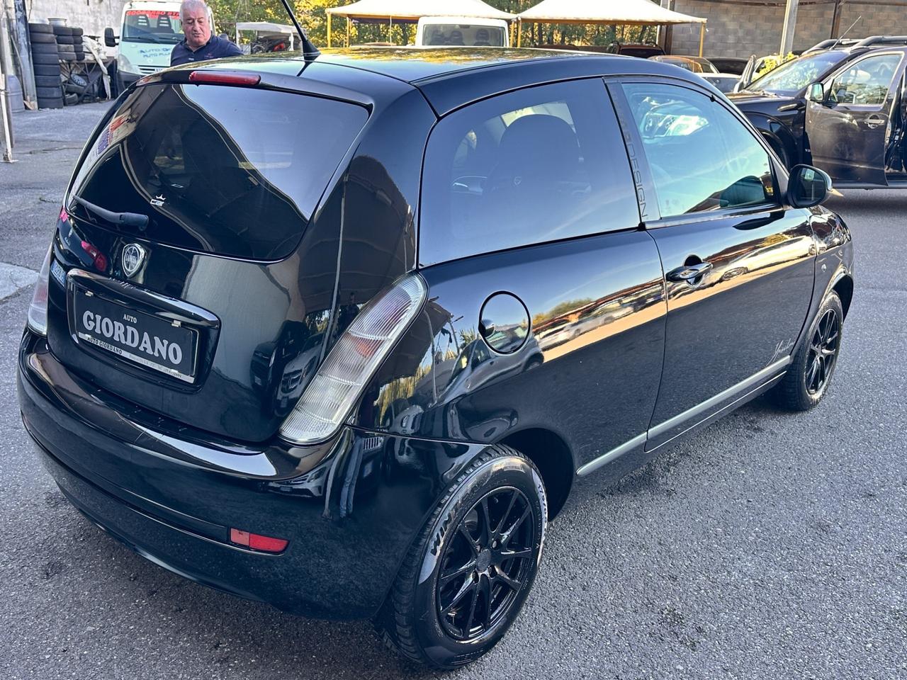 Lancia Ypsilon 1.3 MJT 90 CV MomoDesign