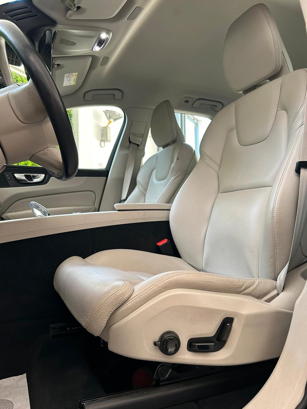 Volvo XC 60 XC60 B4 (d) AWD Geartronic Momentum Pro