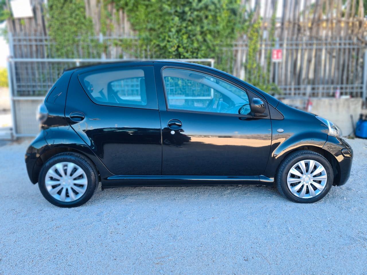 Toyota Aygo 1.0 12V VVT-i 5 porte Deep Ocean Connect