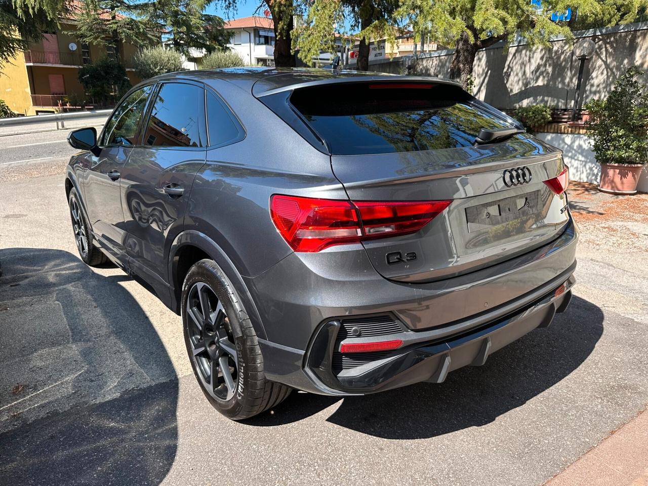 Audi Q3 SPORTBACK 35 TDI S tronic S line Edition / PELLE / R19