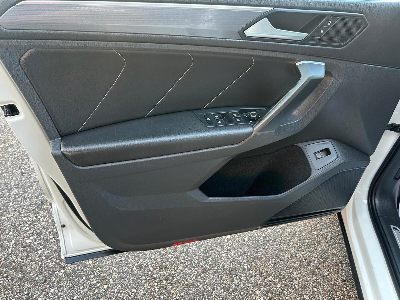 Volkswagen Tiguan 2.0 TDI SCR DSG R-LINE INTERNO ED ESTERNO