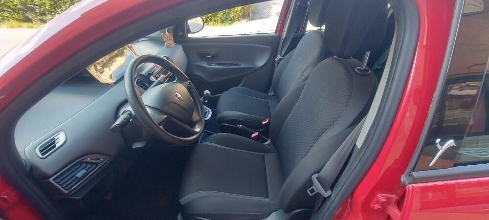 Lancia Ypsilon 1.2 69 CV 5 porte Silver