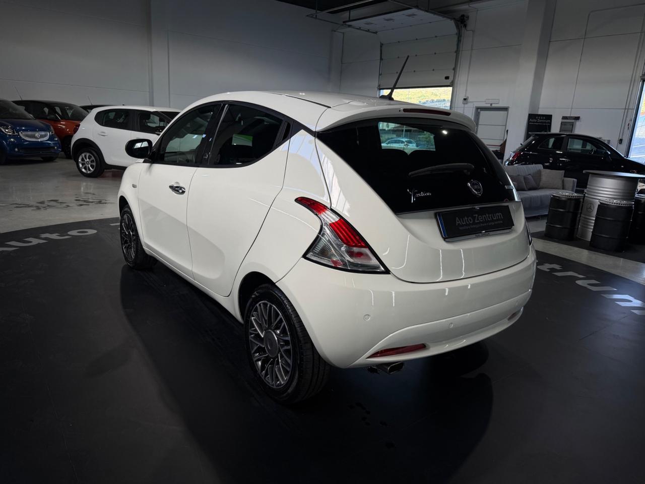 Lancia Ypsilon 1.0 FireFly 5 porte S&S Hybrid Ecochic Gold