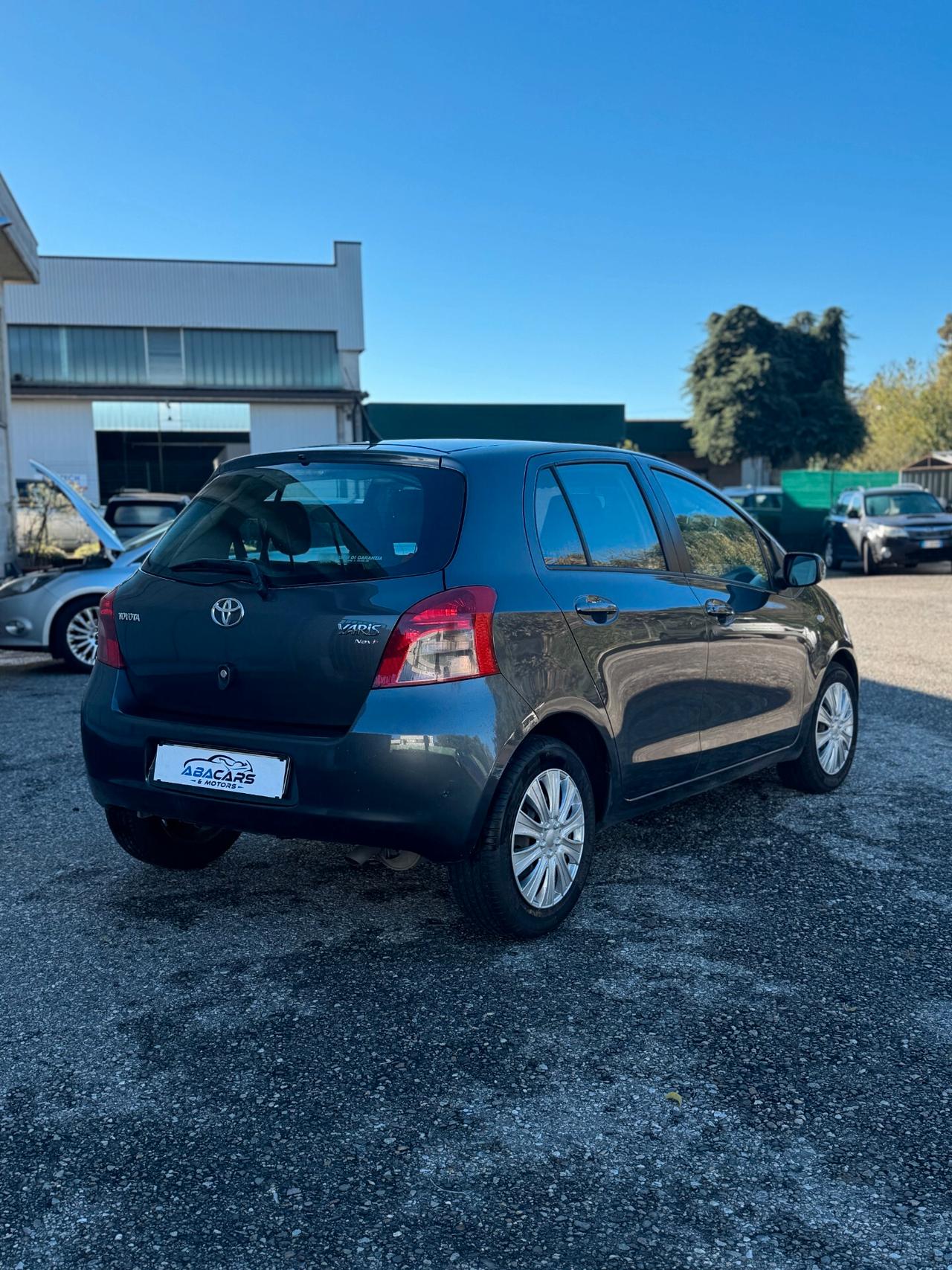 Toyota Yaris 1.3 5p Benz*Cambio AUTOMATICO*TAGLIANDI CERTIFICATI*