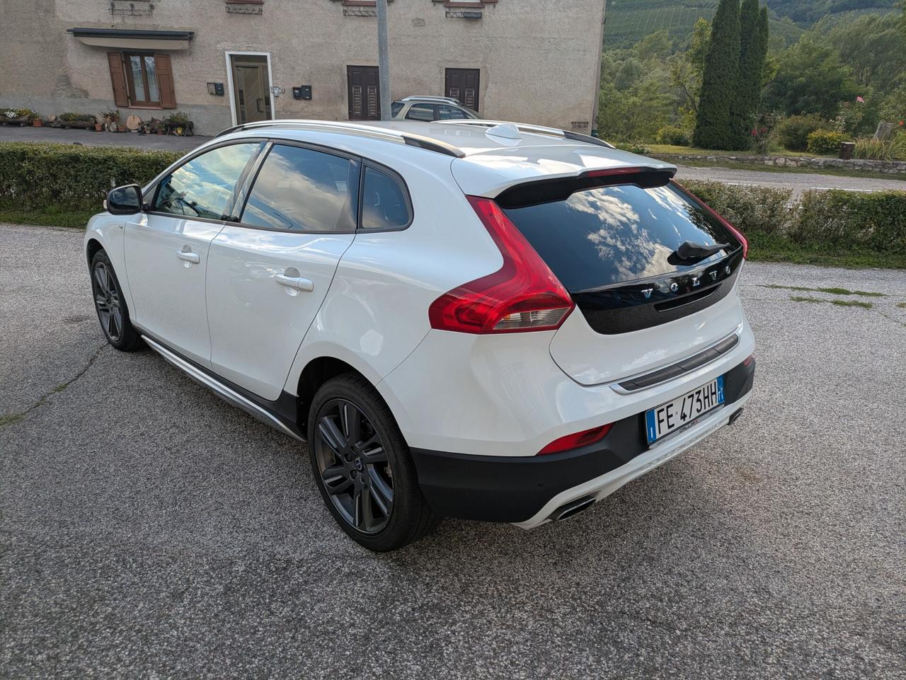 VOLVO V40 CROSS COUNTRY D2 MOMENTUM