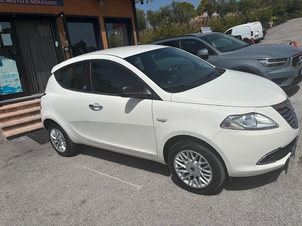 Lancia Ypsilon 0.9 TwinAir 85 CV 5 porte Metano Ecochic Gold