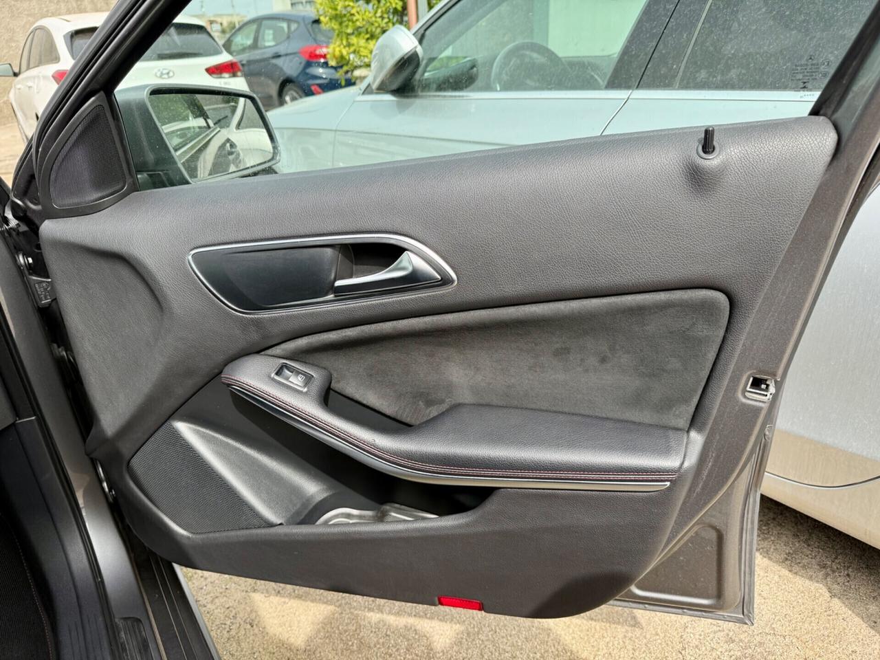 Mercedes-benz A 200 CDI Premium AMG,Xeno Led,interni in pelle e alcantara,ecc.