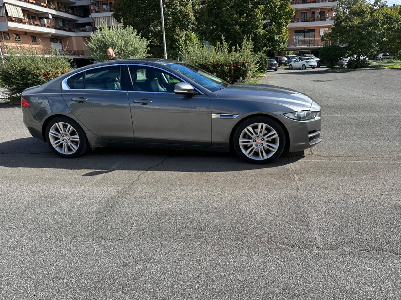 Jaguar XE 2.0 D Turbo aut. Pure