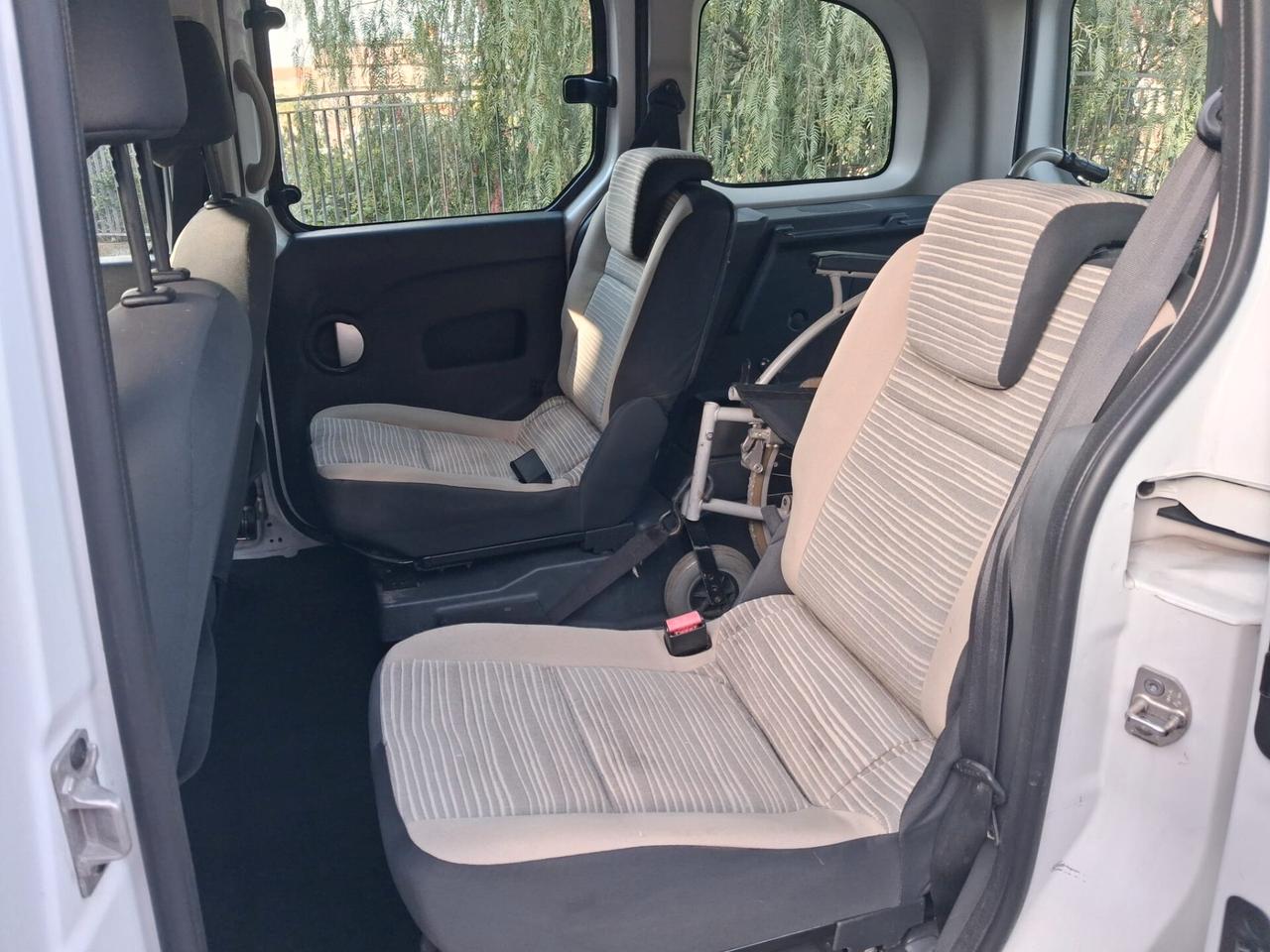 Renault Kangoo Pianale ribassato con rampa disabili in carrozzina