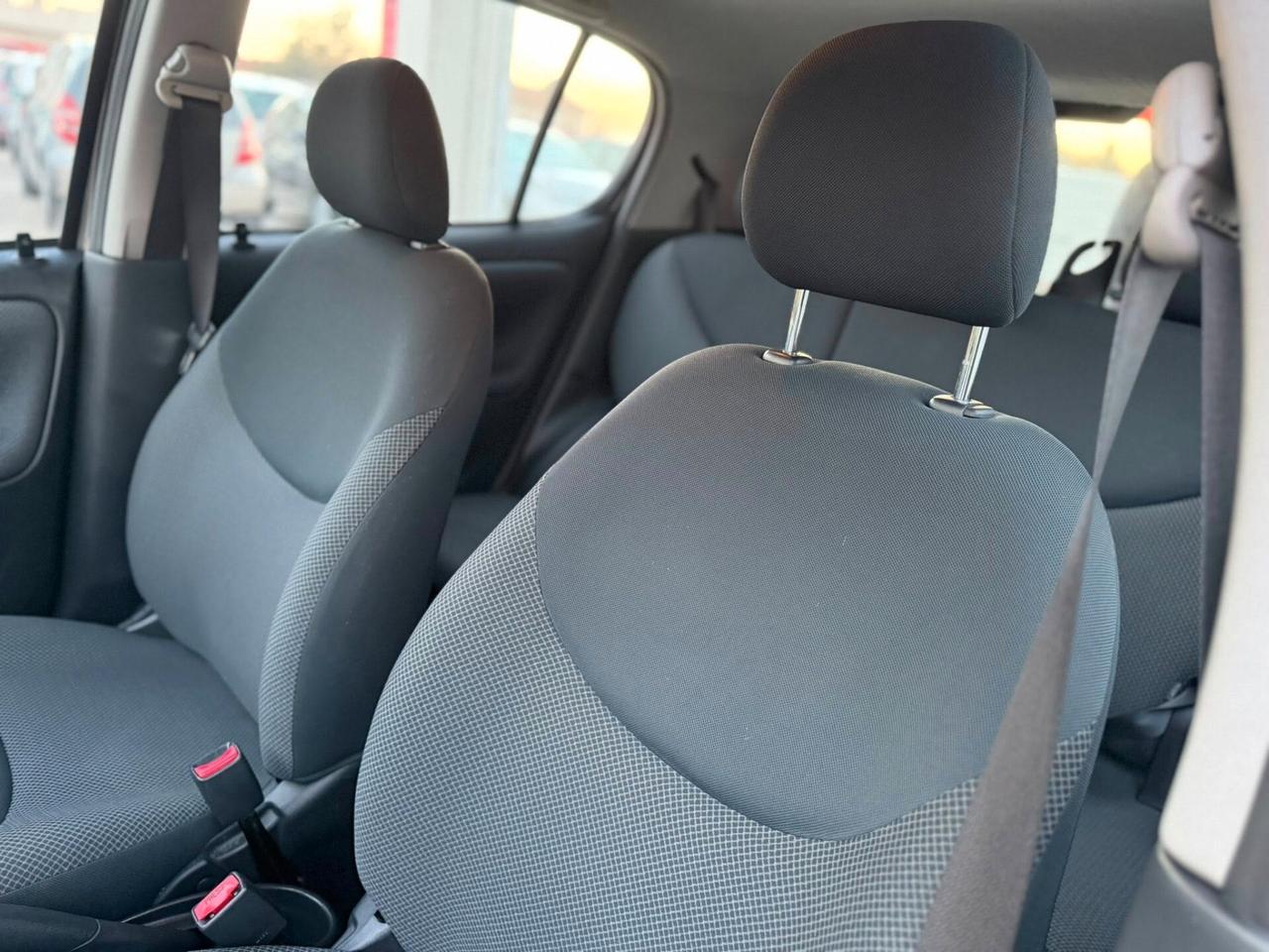 Toyota Yaris 1.4 D-4D 5 porte Sol OK NEOPATENTATI