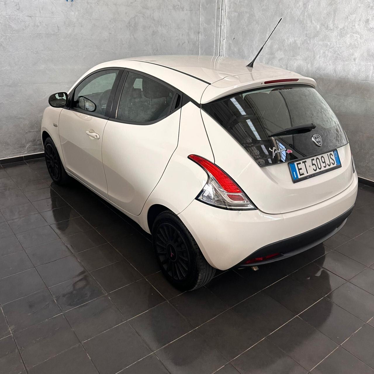 Lancia Ypsilon 1.2 69 CV 5 porte S&S Gold