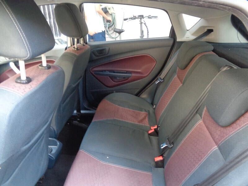 Ford Fiesta 1.4 TDCi 68CV 5 porte Titanium